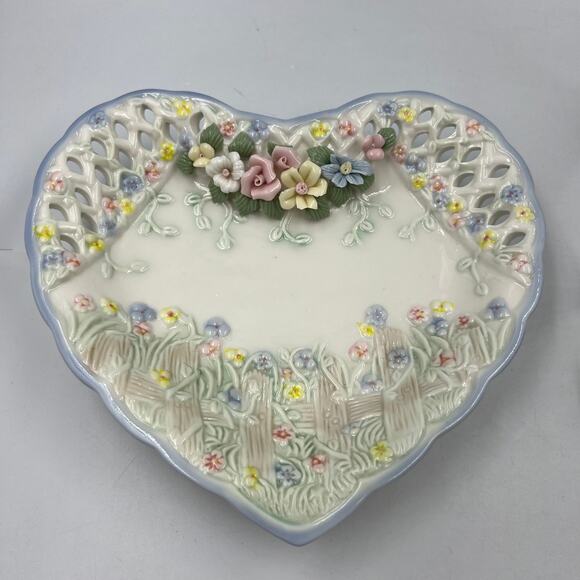 VTG Lace Lattice Textured Molded Milk Glass Painted Heart Flower Garden Decor - Picture 3 of 11